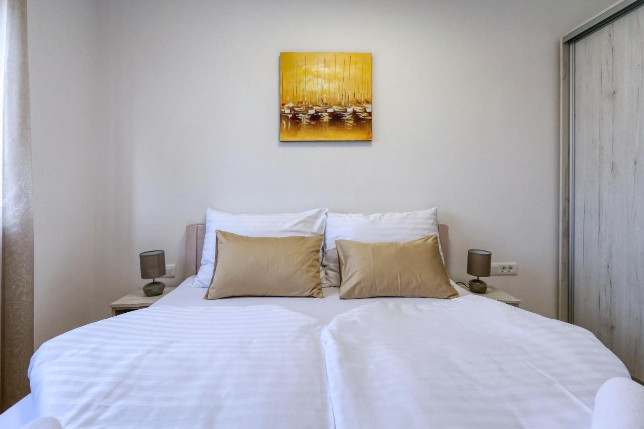 Apartments Bonaca With Jacuzzi ปริฟลากา ภายนอก รูปภาพ
