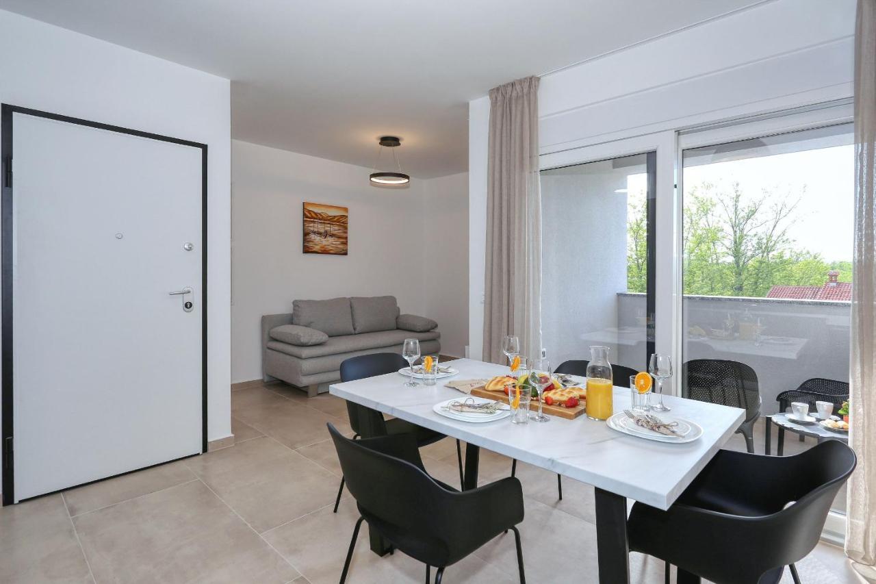 Apartments Bonaca With Jacuzzi ปริฟลากา ภายนอก รูปภาพ