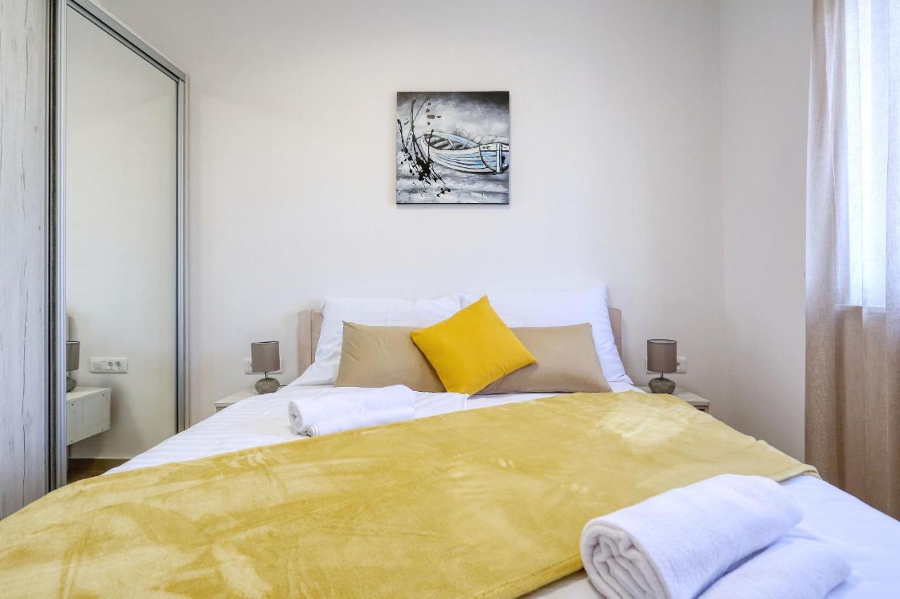 Apartments Bonaca With Jacuzzi ปริฟลากา ภายนอก รูปภาพ